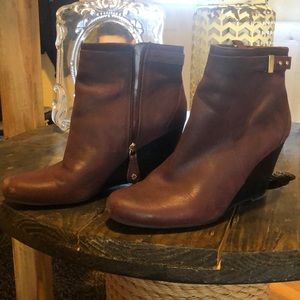 Isaac Mizrahi ankle booties